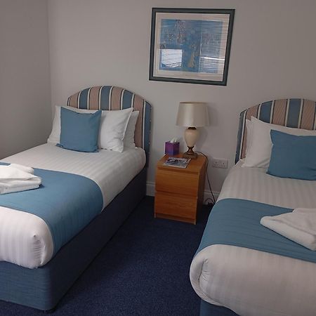 Royal Ocean Racing Club Hotel Каус Екстериор снимка