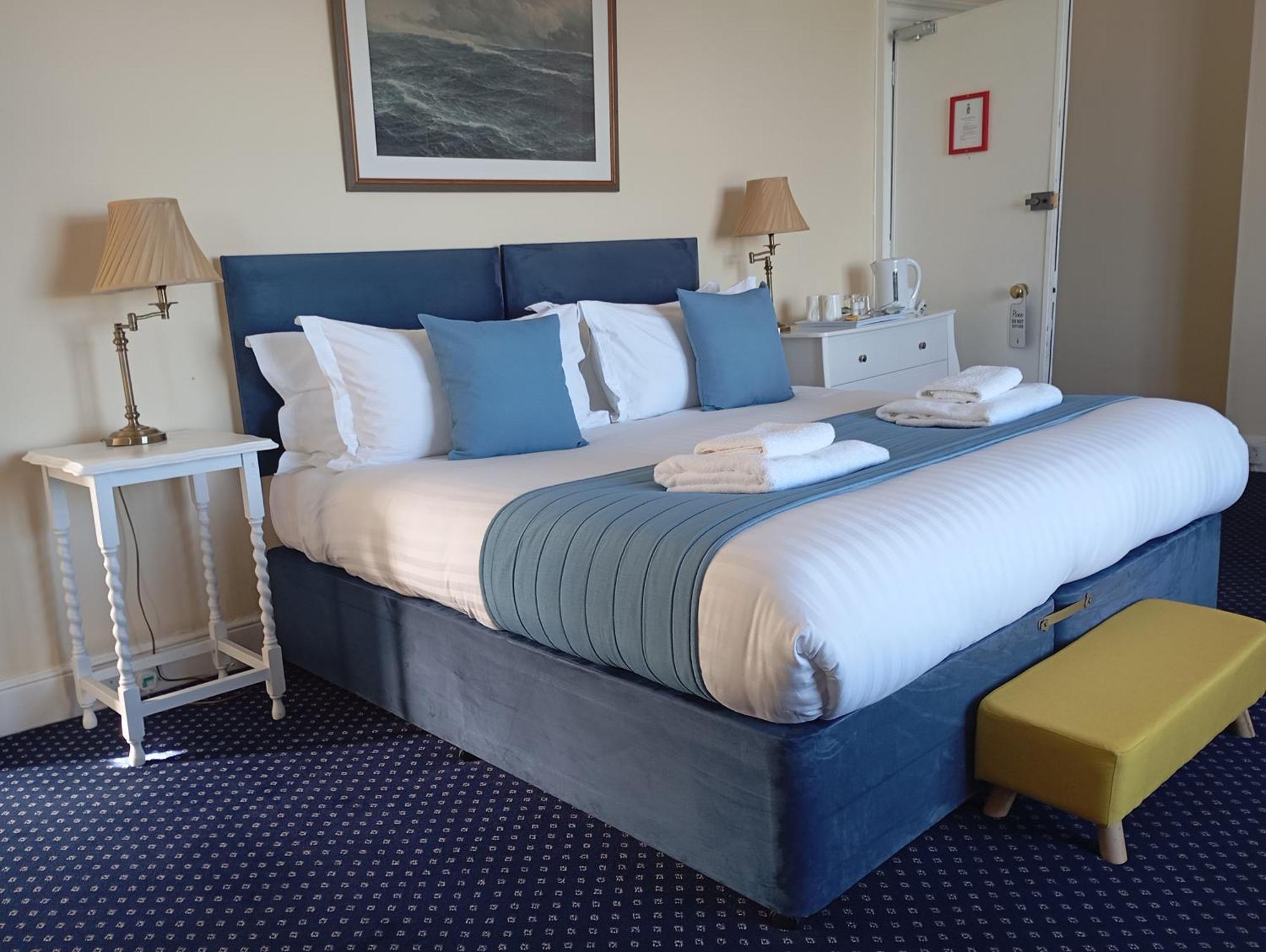 Royal Ocean Racing Club Hotel Каус Екстериор снимка