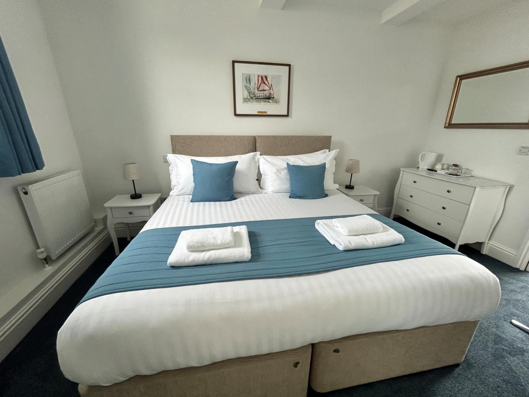 Royal Ocean Racing Club Hotel Каус Екстериор снимка