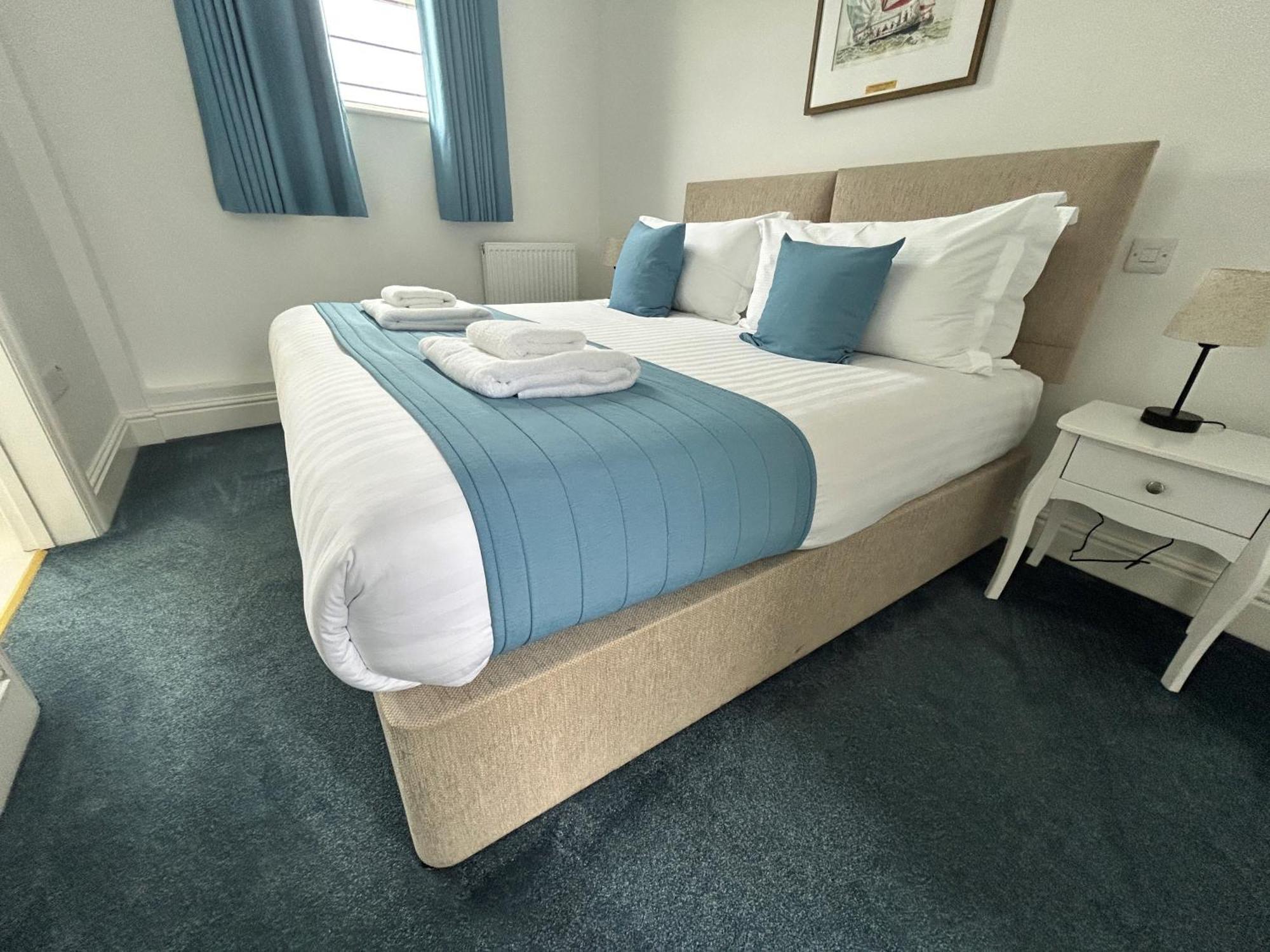 Royal Ocean Racing Club Hotel Каус Екстериор снимка