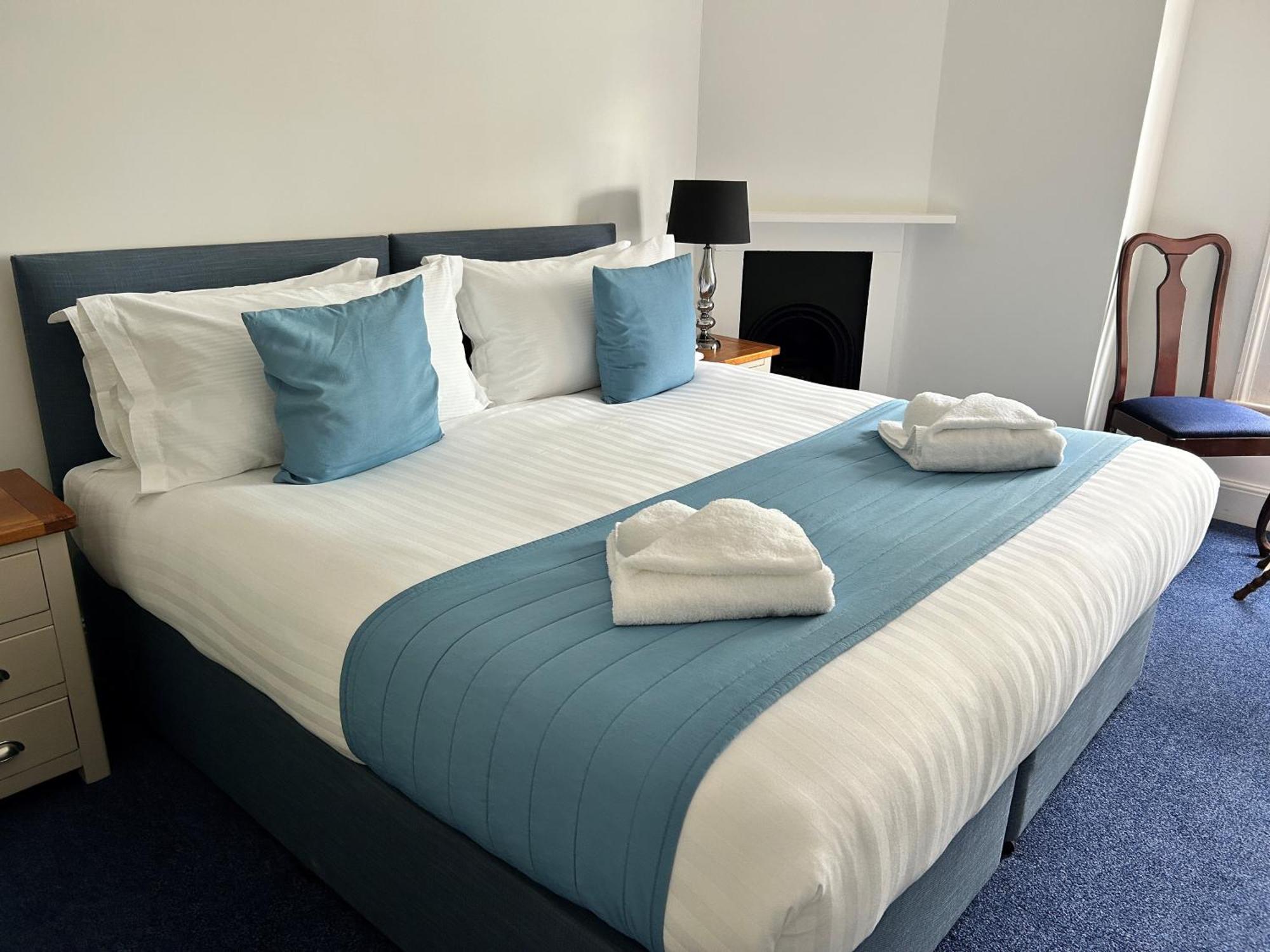 Royal Ocean Racing Club Hotel Каус Екстериор снимка