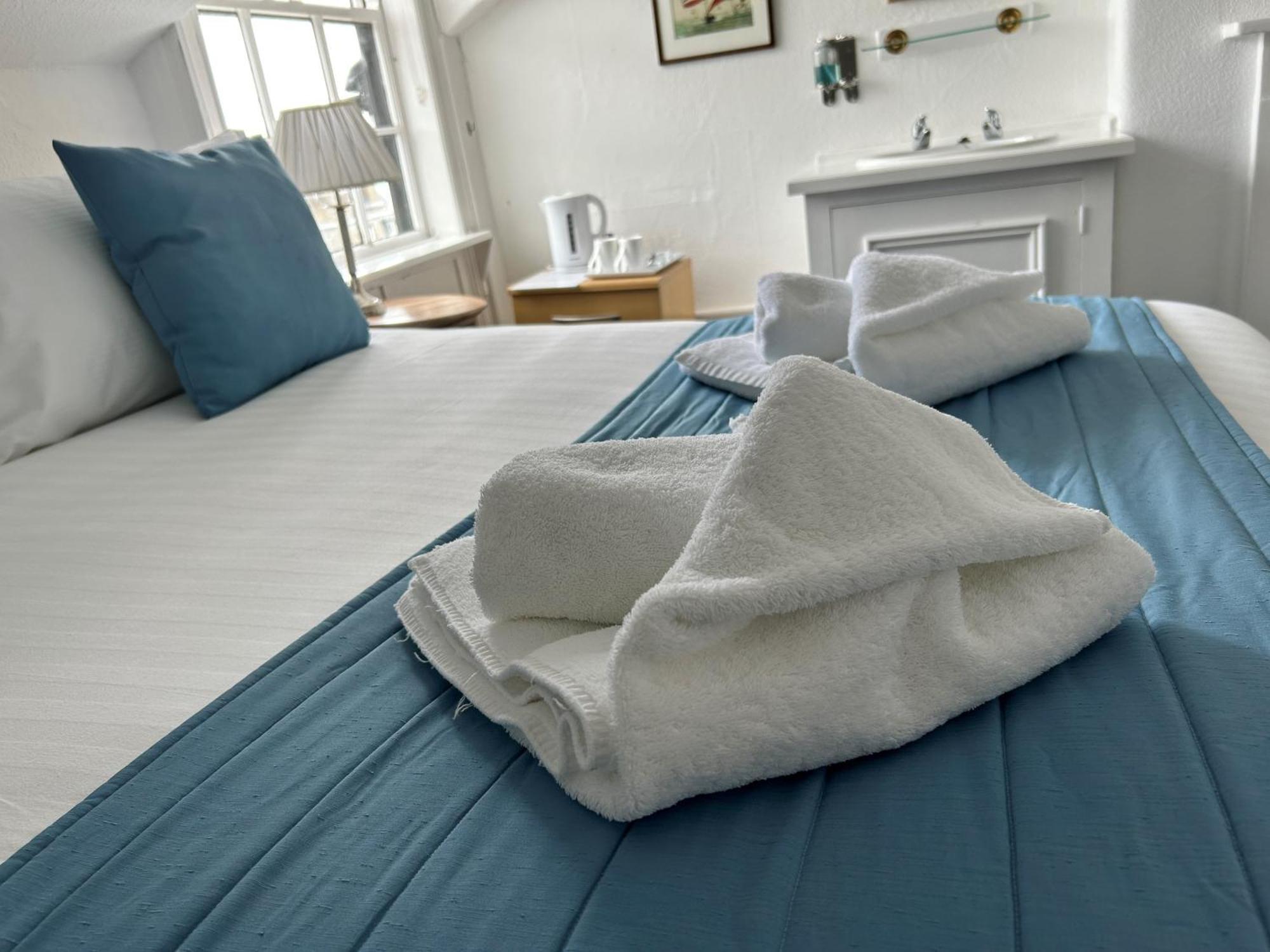 Royal Ocean Racing Club Hotel Каус Екстериор снимка