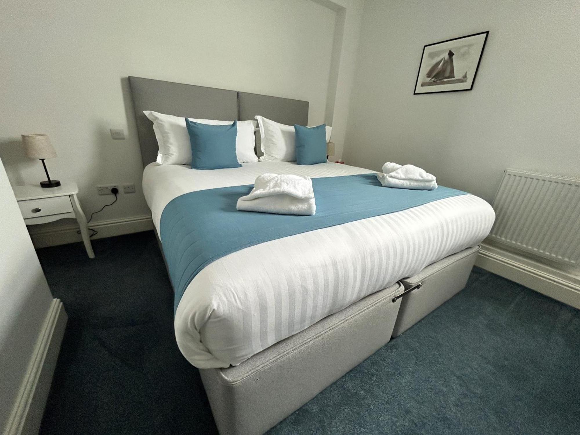 Royal Ocean Racing Club Hotel Каус Екстериор снимка