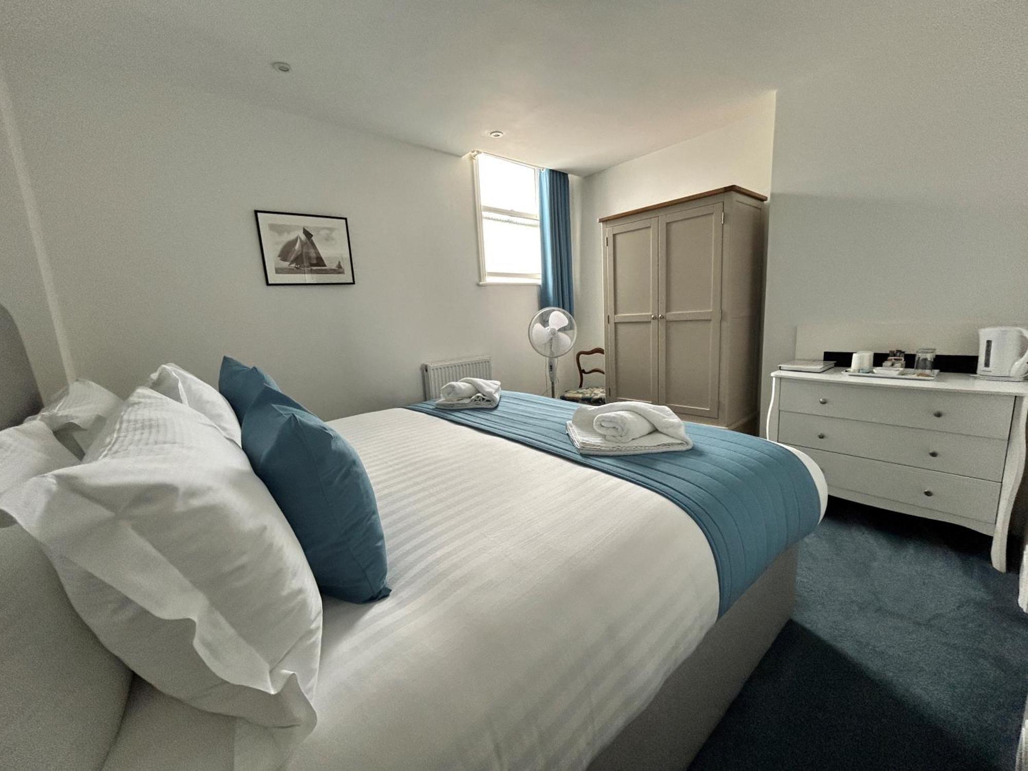 Royal Ocean Racing Club Hotel Каус Екстериор снимка