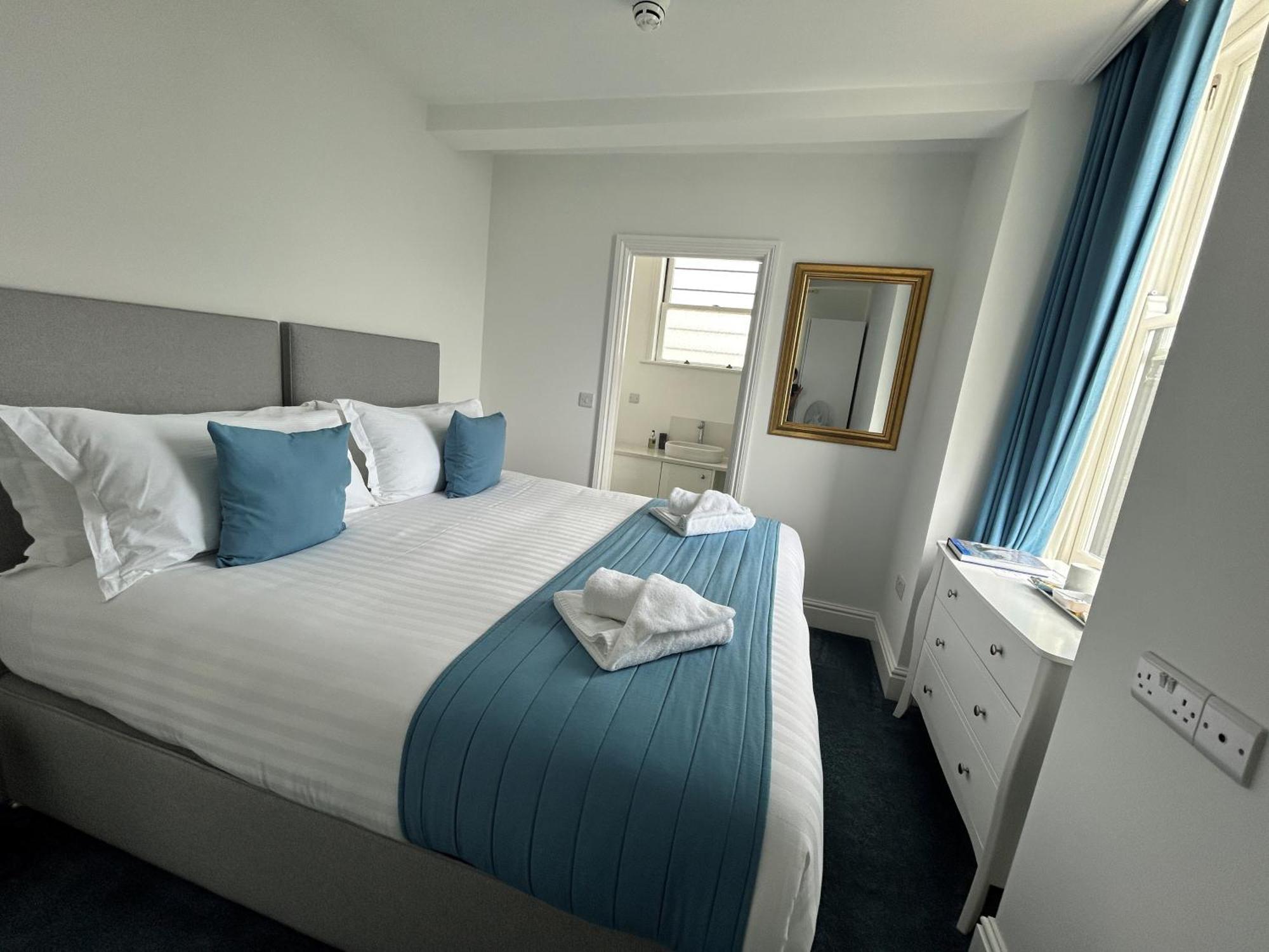 Royal Ocean Racing Club Hotel Каус Екстериор снимка